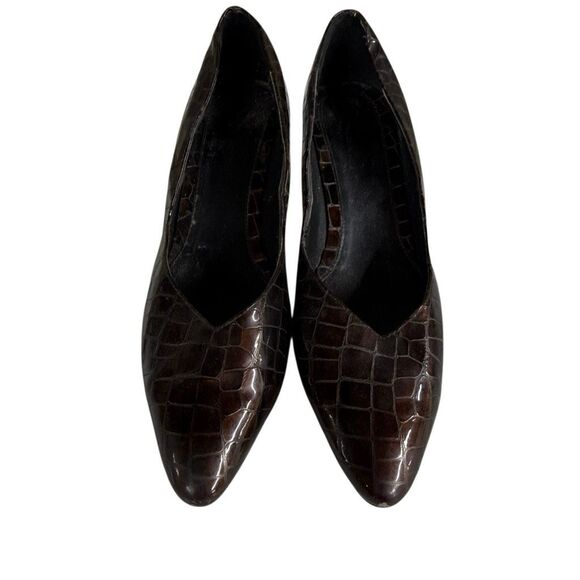 Stuart Weitzman Women's Dark Brown Leather Croc Embossed Pumps Heels Size 8.5 - Picture 2 of 10